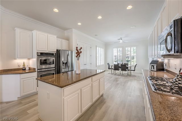2984 Foxtail Creek Avenue, Henderson, NV 89052