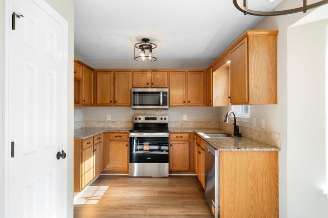 105 Four Season Dr, Murfreesboro, TN 37129