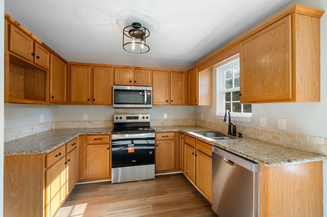 105 Four Season Dr, Murfreesboro, TN 37129