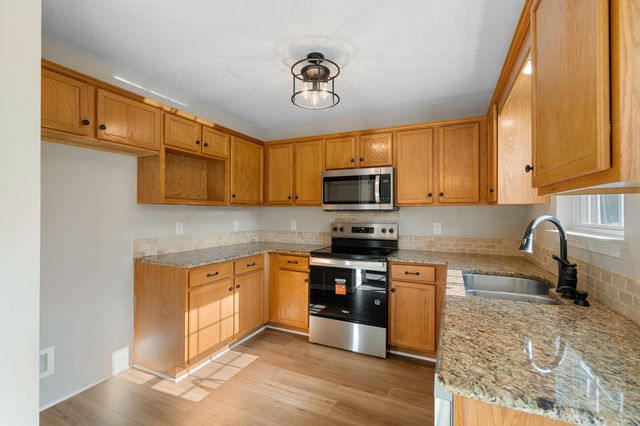 105 Four Season Dr, Murfreesboro, TN 37129