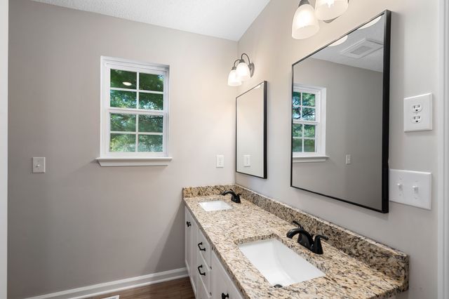 105 Four Season Dr, Murfreesboro, TN 37129