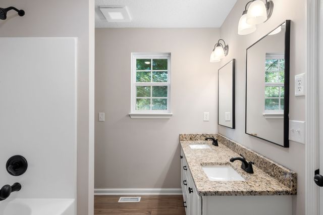 105 Four Season Dr, Murfreesboro, TN 37129