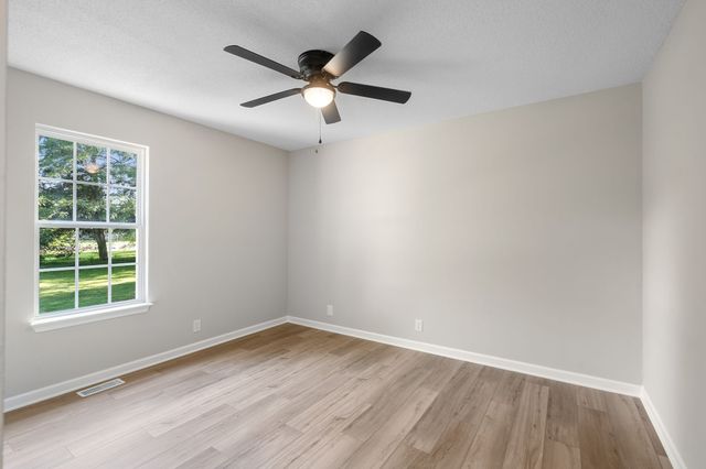 105 Four Season Dr, Murfreesboro, TN 37129