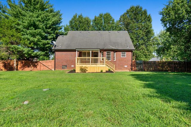 105 Four Season Dr, Murfreesboro, TN 37129