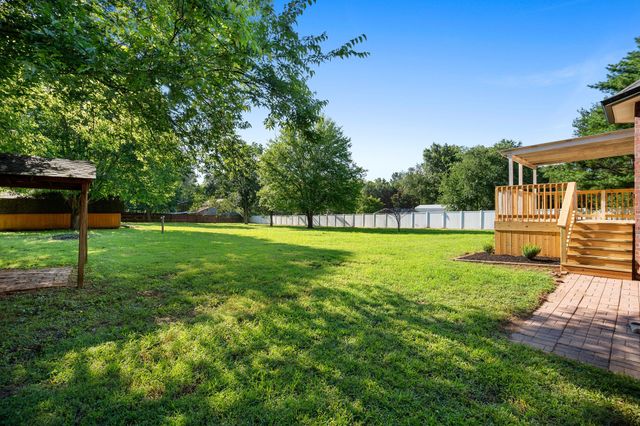105 Four Season Dr, Murfreesboro, TN 37129