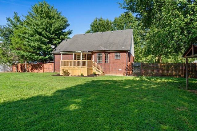 105 Four Season Dr, Murfreesboro, TN 37129