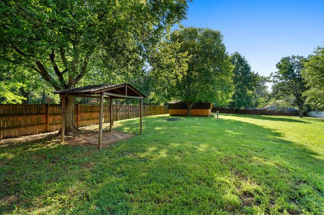 105 Four Season Dr, Murfreesboro, TN 37129