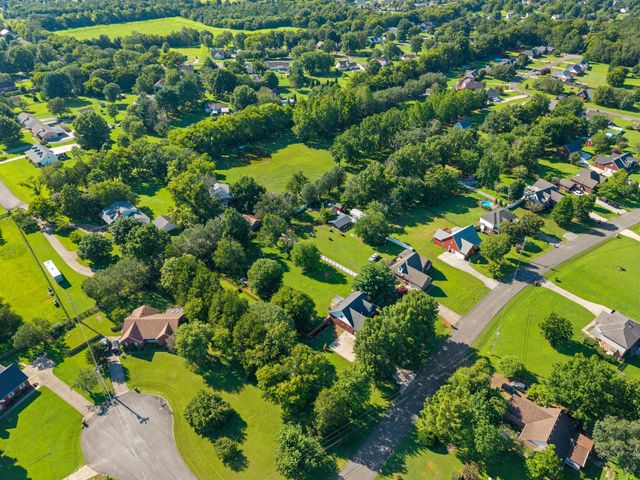 105 Four Season Dr, Murfreesboro, TN 37129