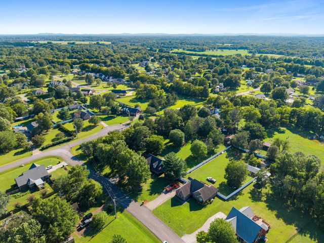 105 Four Season Dr, Murfreesboro, TN 37129