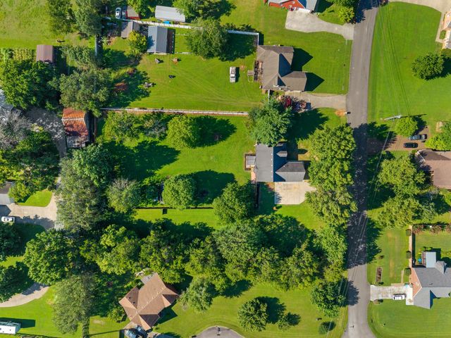 105 Four Season Dr, Murfreesboro, TN 37129
