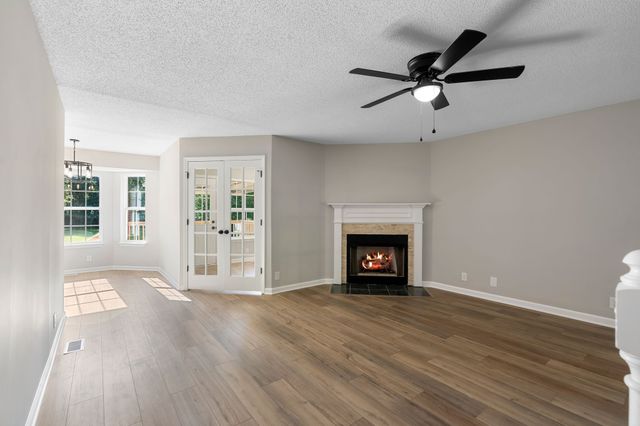 105 Four Season Dr, Murfreesboro, TN 37129