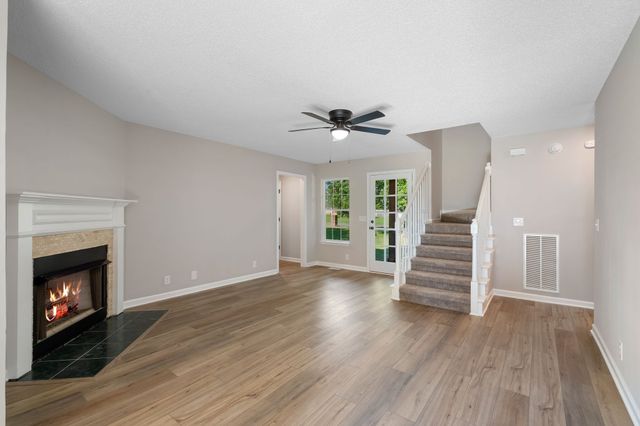 105 Four Season Dr, Murfreesboro, TN 37129