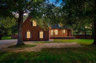 105 Four Season Dr, Murfreesboro, TN 37129