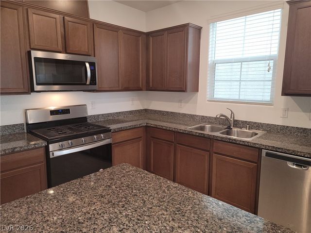 6088 Rose Springs Avenue, Las Vegas, NV 89130