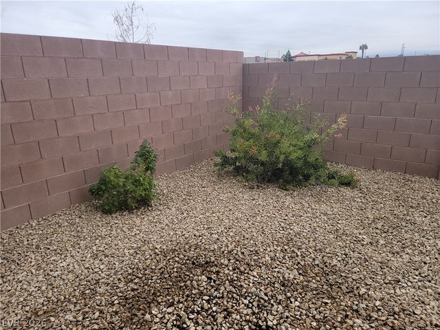 6088 Rose Springs Avenue, Las Vegas, NV 89130