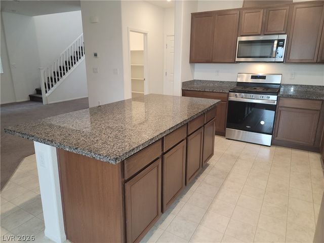 6088 Rose Springs Avenue, Las Vegas, NV 89130