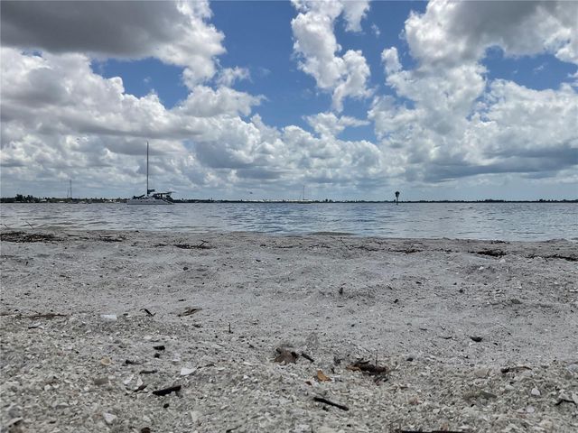 219 27TH STREET W, Bradenton, FL 34205