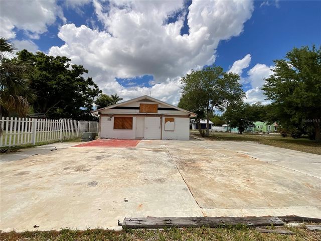 219 27TH STREET W, Bradenton, FL 34205