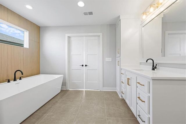 1801 SW Arbormist Drive, Lee's Summit, MO 64082