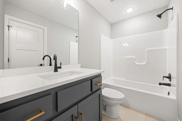 1801 SW Arbormist Drive, Lee's Summit, MO 64082
