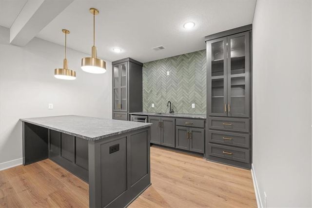 1801 SW Arbormist Drive, Lee's Summit, MO 64082
