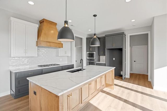 1801 SW Arbormist Drive, Lee's Summit, MO 64082