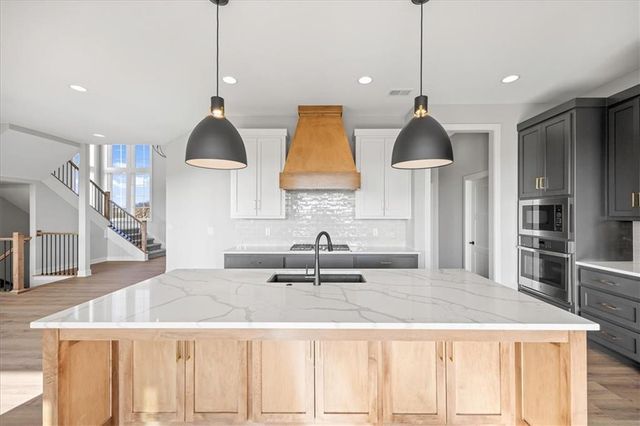 1801 SW Arbormist Drive, Lee's Summit, MO 64082