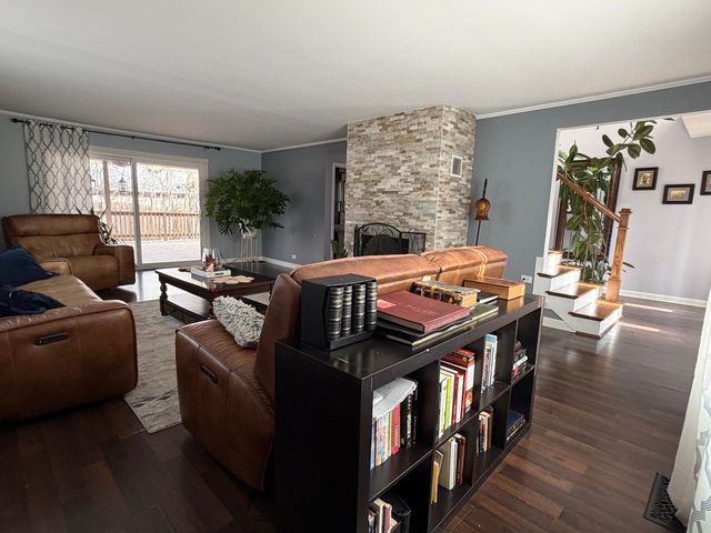 11644 W Elmwood Place, Deerfield, IL 60015