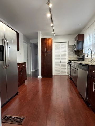 11644 W Elmwood Place, Deerfield, IL 60015