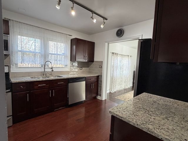 11644 W Elmwood Place, Deerfield, IL 60015