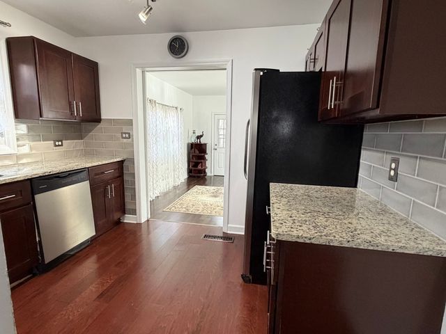 11644 W Elmwood Place, Deerfield, IL 60015