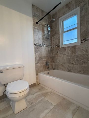 11644 W Elmwood Place, Deerfield, IL 60015