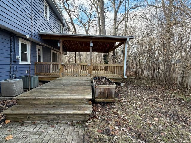 11644 W Elmwood Place, Deerfield, IL 60015