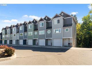 990 W 8TH Pl, The Dalles, OR 97058