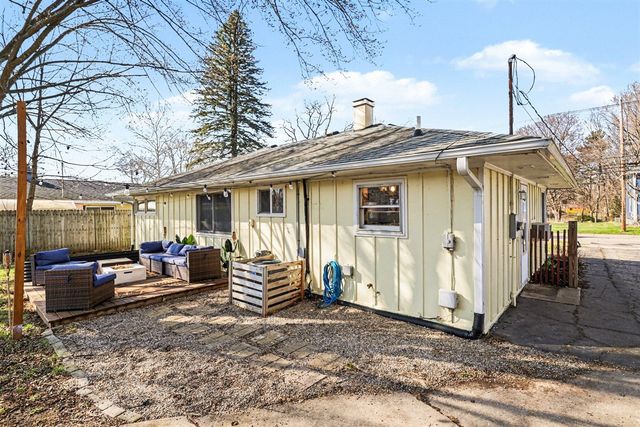 133 W Hughes Street, Marshall, MI 49068