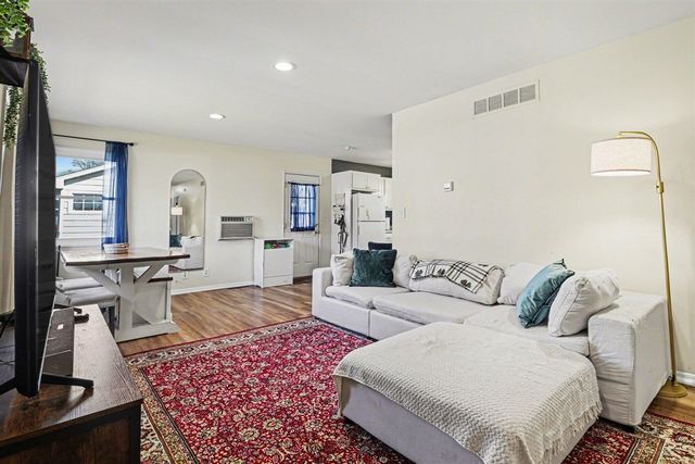 133 W Hughes Street, Marshall, MI 49068