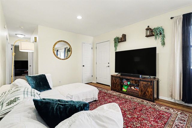 133 W Hughes Street, Marshall, MI 49068