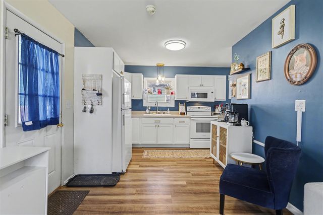 133 W Hughes Street, Marshall, MI 49068