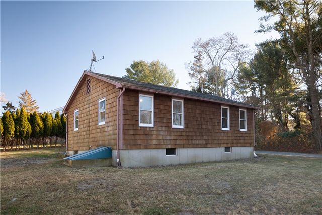 35 Corys Court, Portsmouth, RI 02871