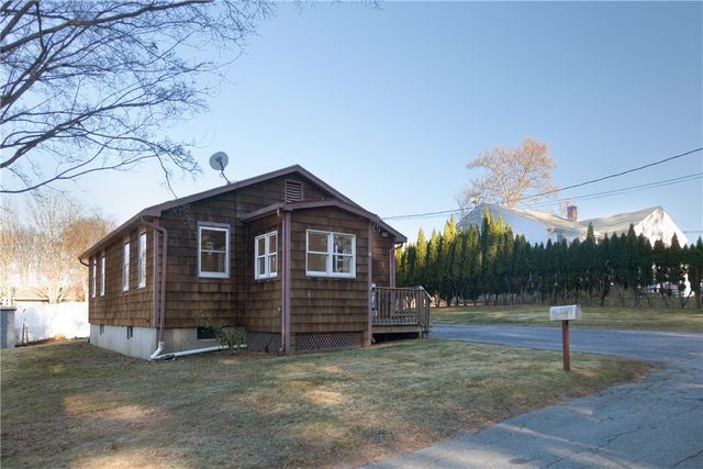 35 Corys Court, Portsmouth, RI 02871