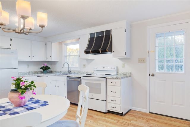 35 Corys Court, Portsmouth, RI 02871