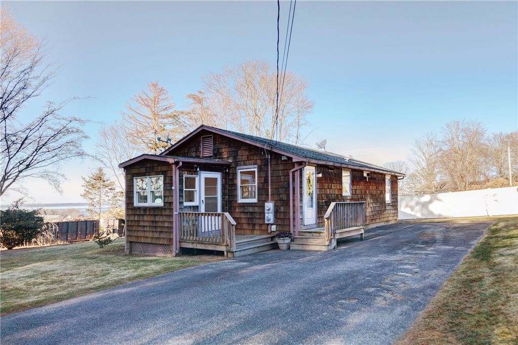 35 Corys Court, Portsmouth, RI 02871