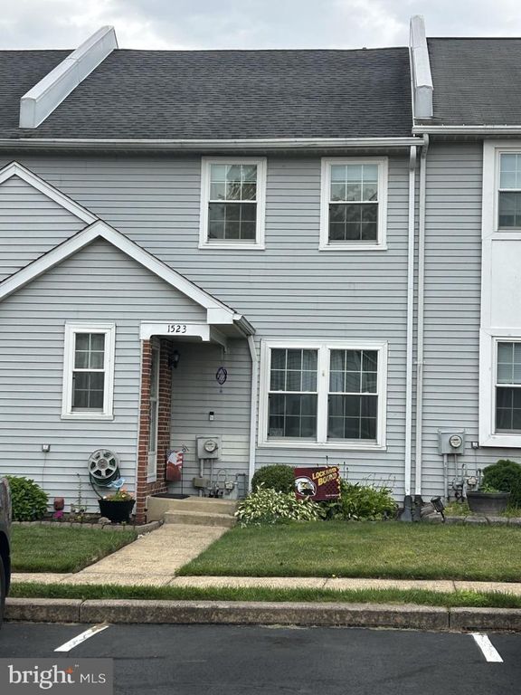 1523 RUSSETT DR, Warminster, PA 18974