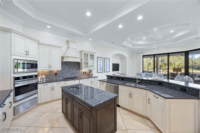 7788 Classics DR, Naples, FL 34113