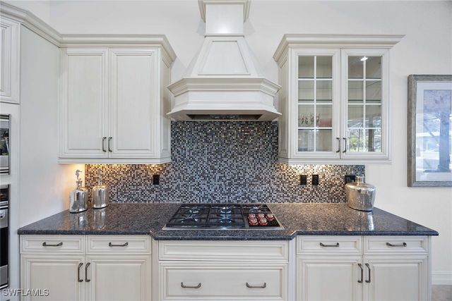 7788 Classics DR, Naples, FL 34113