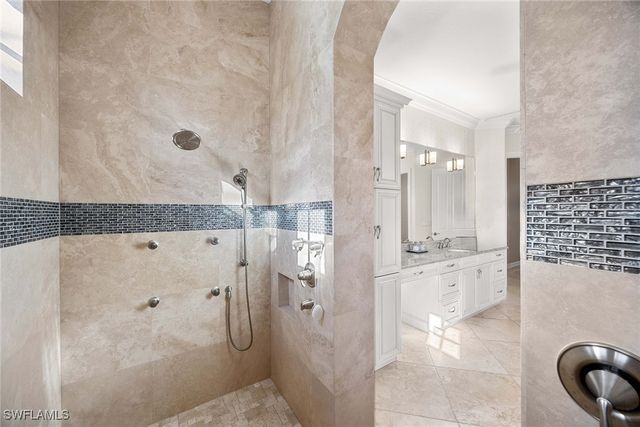 7788 Classics DR, Naples, FL 34113