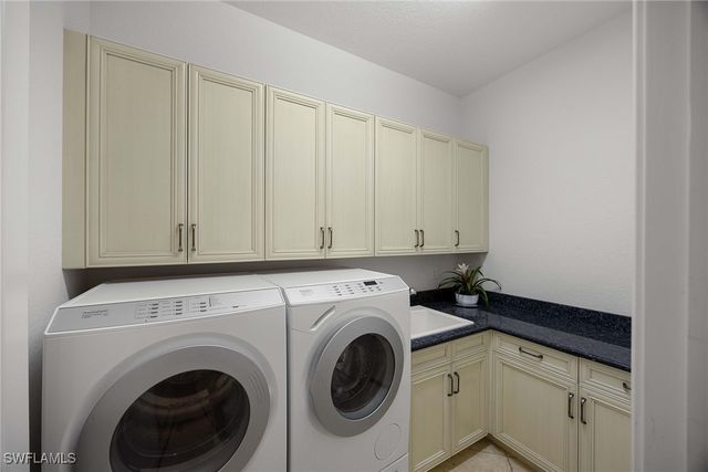 7788 Classics DR, Naples, FL 34113