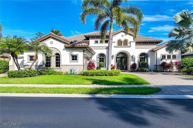 7788 Classics DR, Naples, FL 34113