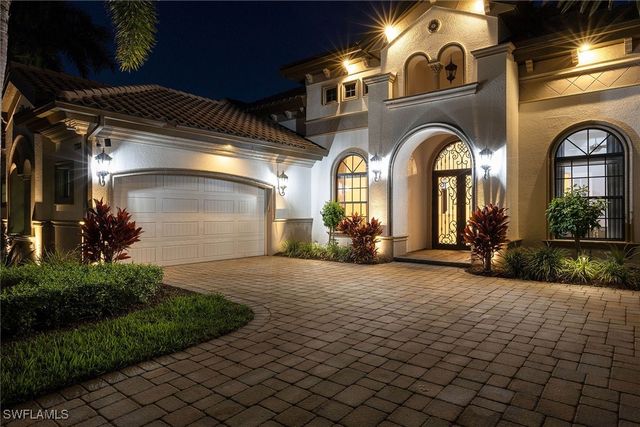 7788 Classics DR, Naples, FL 34113