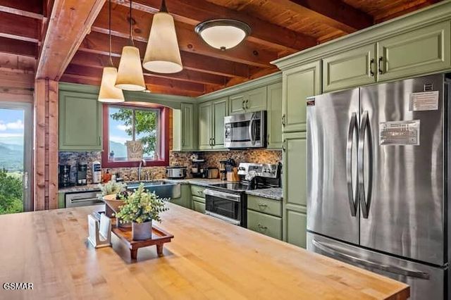 2491 Black Bear Ridge Way, Sevierville, TN 37862